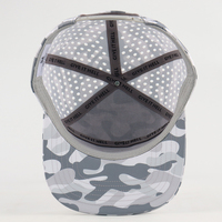 Casquette Snapback 6 Panneaux Personnalisée pour le Golf, la Pêche et le Sport, Imperméable, Perforée au Laser, avec Patch PVC de Haute Qualité – Vente en Gros