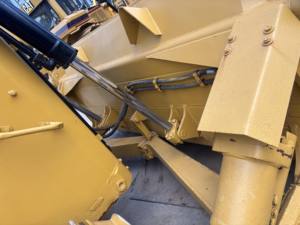 Bulldozer Caterpillar D7R usado de alta calidad a la venta Bulldozer automático con componentes básicos que incluyen cojinete de motor y motor - Product Image 6