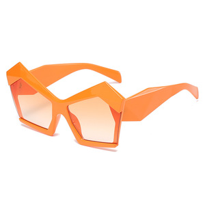LH001 Gafas de Sol Irregulares para Mujer, Lentes de PC Negras, Protección UV400, Estilo Instagram, Diseño Moderno y Urbano - Product Image 5