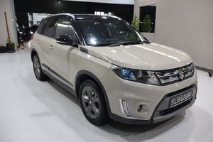 <span class=keywords><strong>Suzuki</strong></span> <span class=keywords><strong>Vitara</strong></span> <span class=keywords><strong>SUV</strong></span> d'occasion à prix avantageux, 4x4, 5 places, automatique, essence, feux LED, conduite à droite - Product Image 2