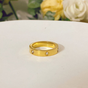 Anillos Delgados Modernos en Varios Estilos para Mujer |   Acero Inoxidable Chapado en Oro PVD de 18K |   Diseño Minimalista, Impermeable e Hipoalergénico - Product Image 4