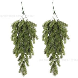 Guirlandes artificielles en aiguilles de pin vertes et blanches givrées, bouquet en plastique pour décorations de Noël intérieures et extérieures, décoration murale et de jardin - Product Image 1