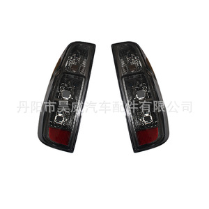 Feux arrière teintés Nissan Navara D40 2005-2015, feux arrière halogènes xénon - Product Image 3