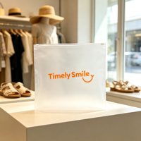Sacs en plastique refermables avec fermeture éclair, imprimés avec un logo personnalisé, sacs à fermeture éclair mats givrés pour l'emballage des vêtements