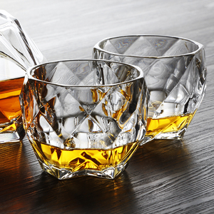Vente en gros, verres à Whisky à fond épais en verre de Vodka cristal clair avec coupe de diamant rond créatif - Product Image 1