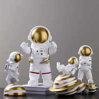 Statue d'astronaute en résine sur le thème de l'espace décor de chambre à coucher avec planète et ornement de bureau Sculpture décor à la maison