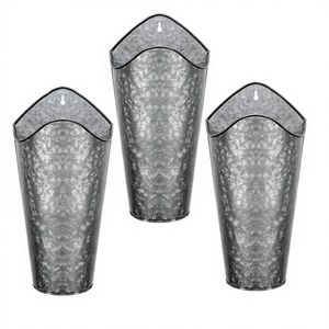 Elegante Macetero Grande de Metal para Uso en Interiores y Exteriores de Axiom Home Accents, Ideal para Exhibir Flores y Plantas Verdes - Product Image 1