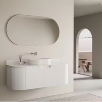 Meubles de salle de bains en contreplaqué de style moderne avec miroir Armoire en bois design cannelé avec égouttoir et lavabo en cuivre