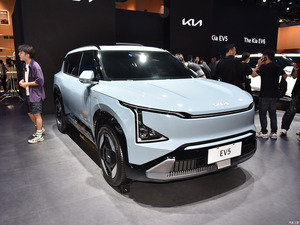 <span class=keywords><strong>Prix</strong></span> le plus bas, Kia EV5 2025, <span class=keywords><strong>voiture</strong></span> <span class=keywords><strong>électrique</strong></span> pure, SUV 5 portes, 5 places, avec une autonomie <span class=keywords><strong>de</strong></span> 530 km. Intérieur noir. Pour Adultes Drive - Product Image 4