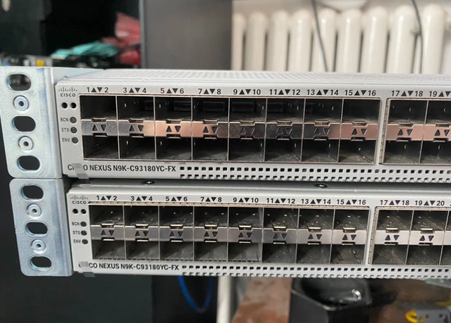 Used N9K-C93180YC-FX Enterprise-Grade 100G Switch 48 X 10G/25G SFP28 Ports 6 X 40G/100G QSFP28 Ports 208Gbps QoS SNMP Stackable
