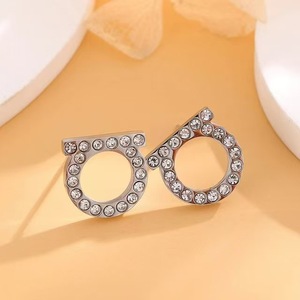 Pendientes de Acero Inoxidable EH537 con <span class=keywords><strong>Letra</strong></span> "D" y Diamantes, Hipoalergénicos y Resistentes a la Decoloración, Aptos para Hombres y Mujeres - Product Image 4