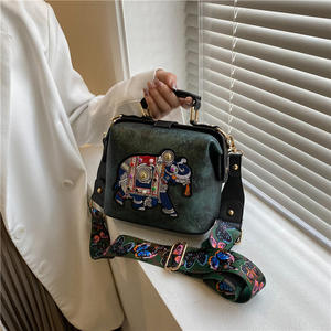 <span class=keywords><strong>กระเป๋า</strong></span>ถือดีไซน์การ์ตูน<span class=keywords><strong>ช้าง</strong></span>ปักลายไทย สำหรับผู้หญิง <span class=keywords><strong>กระเป๋า</strong></span>สะพายข้างสไตล์อินเดีย วัสดุ PU พร้อมตัวล็อคแม่เหล็ก - Product Image 2