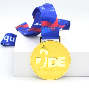 Médaille personnalisée en alliage de zinc plaqué or avec logo torche en relief, médaille de récompense de l'<span class=keywords><strong>Institut</strong></span> national des sports avec ruban de sublimation - Product Image 1