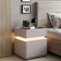 Table de chevet moderne pour chambre à coucher avec compartiments cachés, éclairage LED, serrure à code sur le dessus et plateau en verre