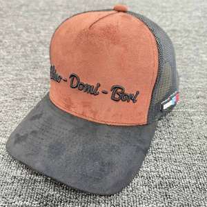 หมวกแก๊ปปักลายตามสั่งขายส่ง แบบ 5 ชิ้น ปักลายตามสั่ง ผ้าหนังกลับ ตาข่ายโค้งสำเร็จรูป สำหรับธุรกิจ ใช้ได้ทั้งชายและหญิง รุ่นทั่วไป 4 แบบ - Product Image 1