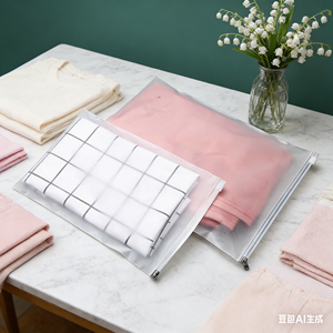 ถุงซิปใส่เสื้อผ้าแบบพกพา  วัสดุ PE  แบบฝ้า  พร้อมซิปล็อค  สำหรับจัดเก็บเสื้อผ้า  นำกลับมาใช้ใหม่ได้  ทนทาน  ขนาดและโลโก้สั่งทำได้  พร้อมบริการสกรีนโลโก้ - Product Image 1