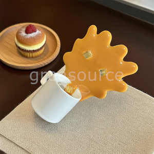 Soporte para Teléfono con Diseño de Taza de Té con Leche o Café que se Volcando se Derrama, Accesorio de Broma, Cuchara Decorativa, Manualidad Creativa para Escritorio - Product Image 5