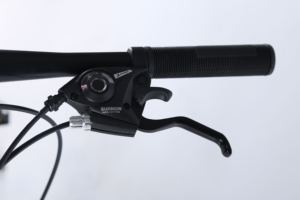 Premium Adult Road Bike with 21-Speed <strong>Drivetrain</strong>, Disc Brakes and Standard Pedals - Product Image 4