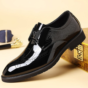 Mocasines de charol para hombre, negros, con punta, formales, de negocios, con cierre de un tirón, para las cuatro estaciones - Product Image 1