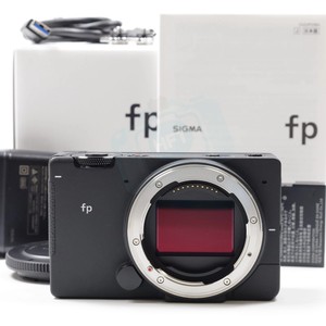 Cámara Digital Profesional HFT <span class=keywords><strong>Sigma</strong></span> <span class=keywords><strong>Fp</strong></span> sin Espejo de Fotograma Completo, Sensor CMOS, Tarjeta SD, Enfoque Fijo, Batería Recargable, Pantalla >3 Pulgadas - Product Image 1