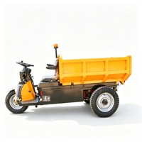 Camion benne robuste et résistant à l'usure avec double amortisseur pour les opérations de transport minier.