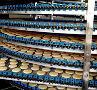 Convoyeur en acier inoxydable de qualité alimentaire personnalisé pour la congélation en spirale du pain et des desserts, système de convoyeur à spirale à bande maillée