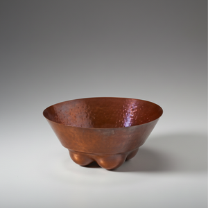 Bol de service en cuivre parfait pour la pièce maîtresse de décoration de maison de luxe avec une touche vintage pour les repas formels ou l'affichage de la table de buffet - Product Image 1