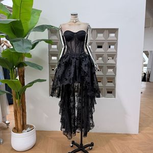 Ensemble de vêtements de boutique : Haut bustier en organza à lacets et baleines, avec <span class=keywords><strong>jupe</strong></span> asymétrique à traîne et effet cintré à la taille - Product Image 1