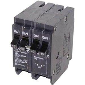 Interruptor de Circuito Eaton Quadplex de 15/40/15 Amperios, Enchufable, Sin Disparador Común - Product Image 1