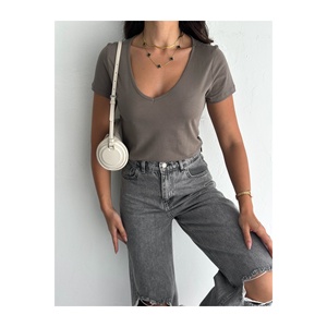 T-shirt en modal pour femme, col en V, coupe ajustée, manches courtes, haut décontracté basique, toutes saisons, couleur unie, respirant, tricoté - Product Image 4
