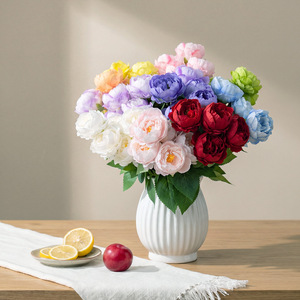 Bouquet de roses artificielles en tissu plastique fait main pour décorations de mariage et décoration intérieure - Product Image 1