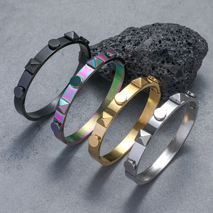 <span class=keywords><strong>Bracciale</strong></span> <span class=keywords><strong>bracciale</strong></span> personalizzato <span class=keywords><strong>con</strong></span> <span class=keywords><strong>nome</strong></span> Laser incisabile <span class=keywords><strong>con</strong></span> Logo di alta gioielleria <span class=keywords><strong>bracciale</strong></span> oro placcato in acciaio inossidabile rivetto <span class=keywords><strong>argento</strong></span> <span class=keywords><strong>bracciale</strong></span> <span class=keywords><strong>rigido</strong></span> - Product Image 2