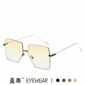 <b>Oversized</b> Metal <b>Sunglasses</b> Square Frame UV400 Protection Unisex Fashion Sunshades Class 2 Lenses PC Lens Gold Color - Product Image 4