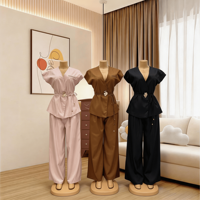Ensemble élégant deux pièces pour femme, vente en gros d'usine, décontracté d'été, sans manches, avec ceinture, gilet et pantalon large, couleur unie, idéal pour le bureau