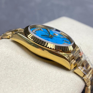 นาฬิกาข้อมือผู้ชาย วัสดุโลหะ แฟชั่นหรูหรา นาฬิกาอัตโนมัติสำหรับผู้ชาย หินอะเวนเจอรีนสีเขียว ทองเหลือง 36 มม. - Product Image 3