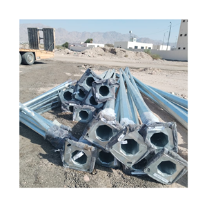 Poste de luz de mástil alto de acero de alta calidad, lámpara de calle de un solo brazo de 12m, producto cuadrado de descuento galvanizado en caliente para exteriores - Product Image 1