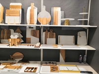 Plateau de service élégant en marbre abstrait et bois d'acacia, style américain, écologique, nouveau plateau à charcuterie et fromages pour fêtes