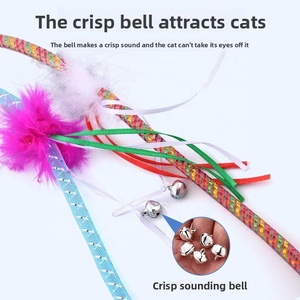 Bastone Elastico per Gatti con Campanello e Piume, Giocattolo Interattivo Resistente ai Morsi, Vendita all'Ingrosso - Product Image 2