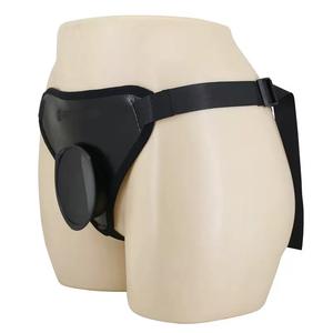 Vrouwelijke Kuisheidsgordel Met Drie Penis Taille Verstelbare Afneembare Anale Plug En Dildo Zacht <span class=keywords><strong>Pvc</strong></span> Lederen Broek Seksspeeltjes Voor Homo - Product Image 4