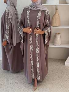 Abaya di Lusso Personalizzata Loriya con Vestito Interno, Set Modesto in 2 Pezzi per Donne Musulmane, Moda Islamica di Dubai - Product Image 2