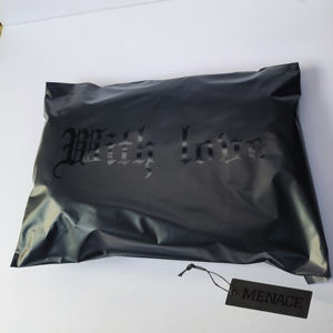 Sac d'expédition mat UV noir, sac express mat brillant personnalisé rouge crème, sac polymailer personnalisé pour l'emballage de vêtements - Product Image 1