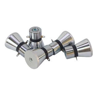 Émetteur ultrasonique PZT4 25kHz 60W pour le nettoyage des injecteurs de bloc moteur dans un réservoir ultrasonique - Product Image 2