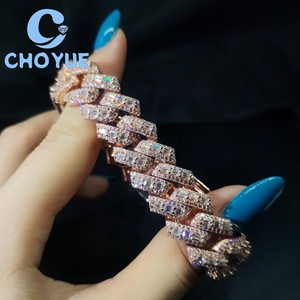 ลดราคาพิเศษ สร้อยข้อมือเงินแท้ 925 แบบ Cuban Link ขนาด 16 มม. ประดับเพชร VVS Moissanite  ผ่านการทดสอบเพชร  เครื่องประดับฮิปฮอป พร้อมใบรับรอง GRA - Product Image 3