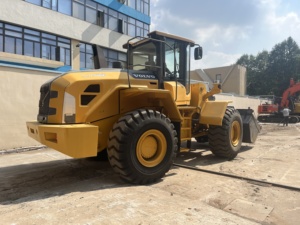 Cargadora de Ruedas Volvo L105H con Retroexcavadora Delantera y Trasera, Motor Cummins de 9 Toneladas, Bomba Hidráulica MOOG, Equipo de Construcción de Uso Pesado - Product Image 1