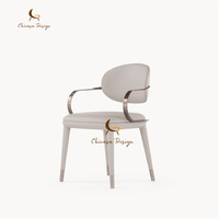Chaises de salle à manger rembourrées de luxe au design nordique contemporain, chaise de salle à manger moderne en métal et cuir pour villa et restaurant