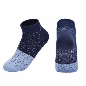 Chaussettes Pilates professionnelles en coton peigné de yoga antidérapantes pour femmes - Product Image 5