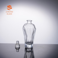 Bouteille de Luxe en Verre Taillé Géométriquement de 250 ml, Bouteille Vide Transparente pour Whisky et Brandy, Commande en Gros avec Échantillon Disponible