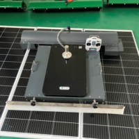 Robot nettoyeur de panneaux photovoltaïques NUOVOLT entièrement automatique télécommandé, pour nettoyage humide et sec des panneaux solaires