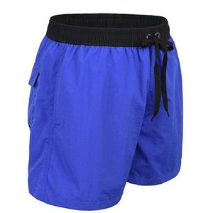 ชุดว่ายน้ำผู้ชายแบบสองชิ้น สีพื้น ผลิตโดยผู้ผลิตมืออาชีพจากจีน ผ้าตาข่ายซับใน แห้งเร็ว ออกแบบตามสั่งสำหรับออกกำลังกาย - Product Image 3