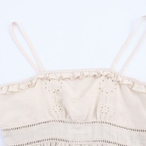 Top Corto Beige Transpirable para Mujer, Estilo Casual con Tirantes Finos y Volantes, Logotipo Frontal, Comodidad y Estilo de Primera Calidad - Product Image 3